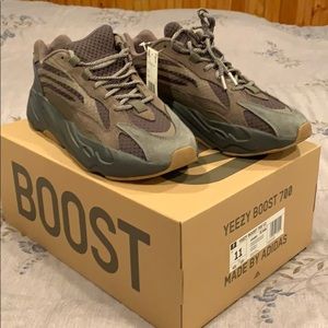 Adidas Yeezy 700 Geode